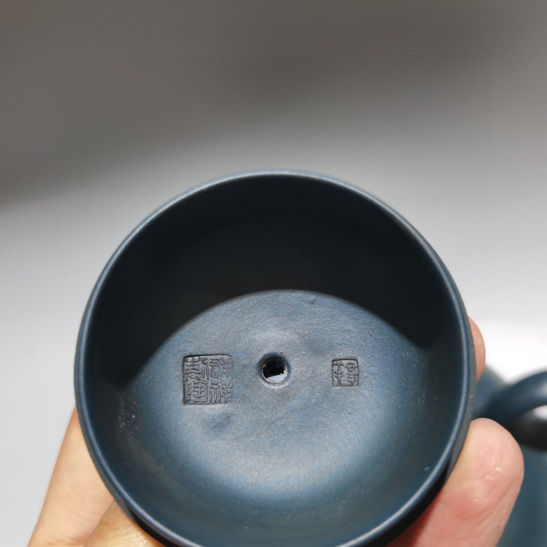 【蔵友館蔵品・紫砂壺・飛盤壺・呉群祥款・綠泥】・茶具・茶道品・希少珍品・賞物・中国古美術_画像7