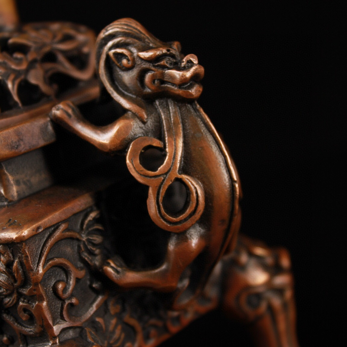 蔵友館蔵品・銅製・寶石嵌・雙龍耳・獅蓋四足熏香炉】・希少珍品 蔵友館蔵品・銅製・寶石嵌・雙龍耳・獅蓋四足熏香炉】・希少珍品
