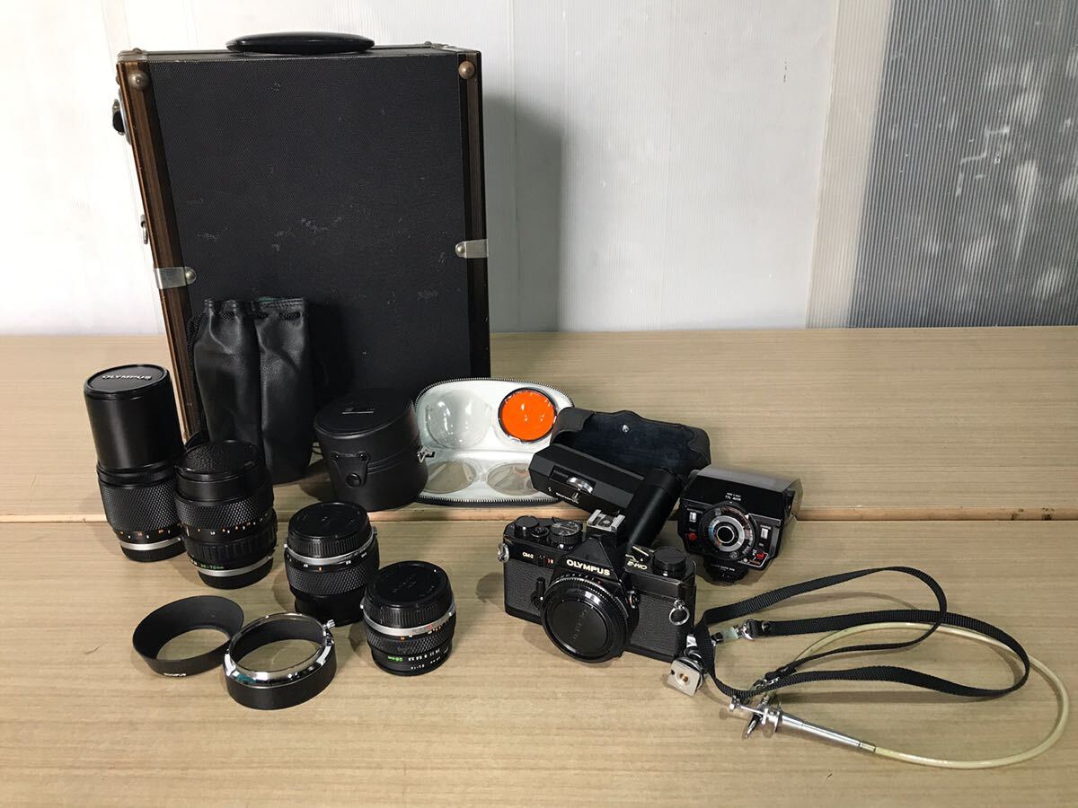 266 F【ジャンク】OLYMPUS フィルムカメラ レンズ ストロボ バッテリー等 まとめ OM-2の画像1