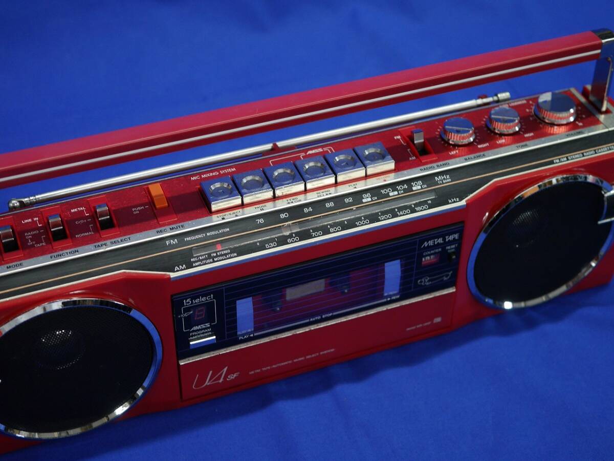 SANYO MR-U4SF (R) レッド 赤 おしゃれなテレコ FM/AMステレオ 昭和レトロ 三洋電機 ラジオカセットレコーダー 現状動作品の画像2