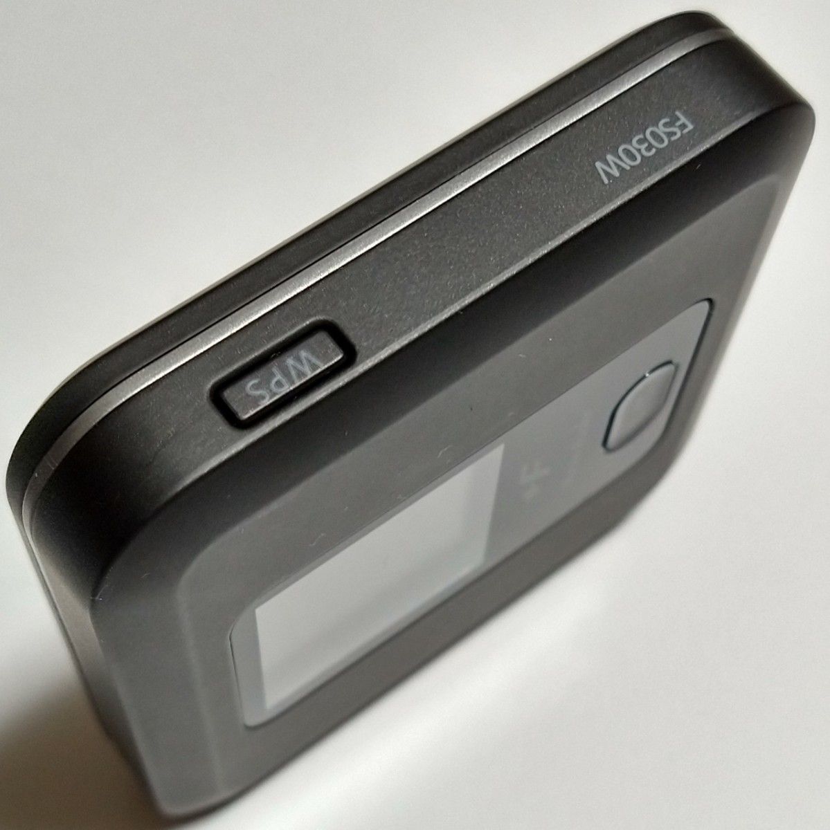 R8 FS030W（ブラック）モバイルルーター SIMフリー 中古 美品