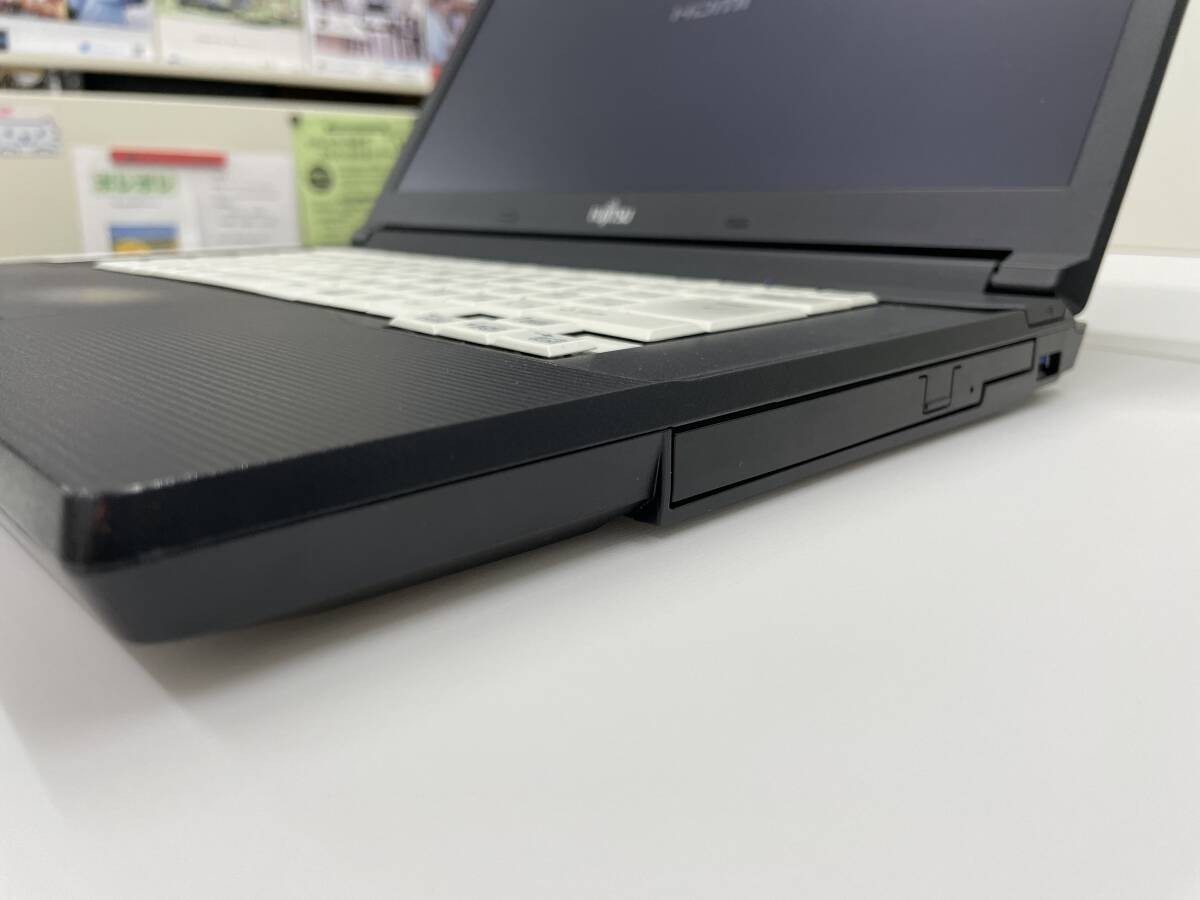 中古 富士通 LIFEBOOK A576/P Win10 Pro Celeron メモリ4GB HDD1TB (No.425)_右側