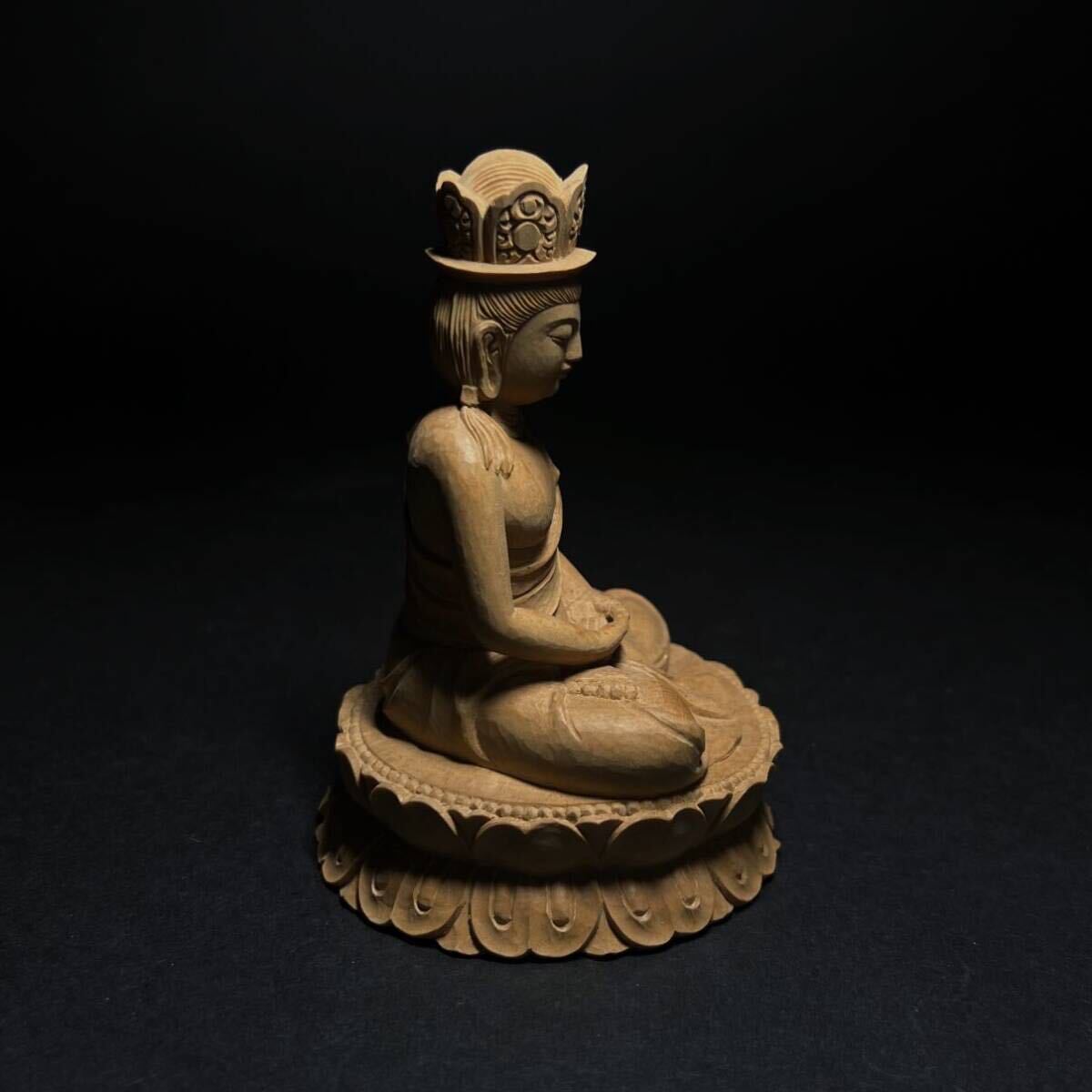  large day .. seat image tree carving Buddhist image skill sculpture ..... Buddhism fine art height 11cm weight 129g