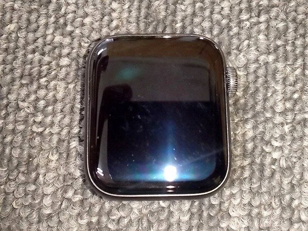 TMG41166相 Apple Watch GPS Watch SE MKQ13J/A A2351 直接お渡し歓迎の画像1