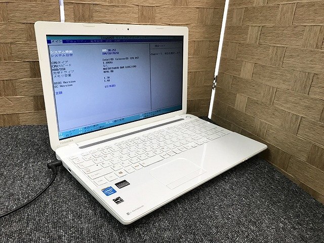 SDG44136相 東芝 ノートPC PT45333JSWW Celeron メモリ4GB HDDなし 現状品 直接お渡し歓迎の画像1