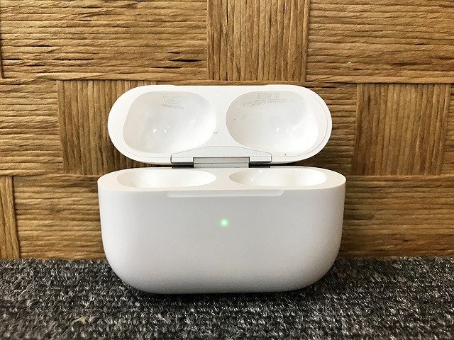 TNG43322相 Apple イヤホンケース AirPods Pro 第2世代 A2700 現状品 直接お渡し歓迎_画像2