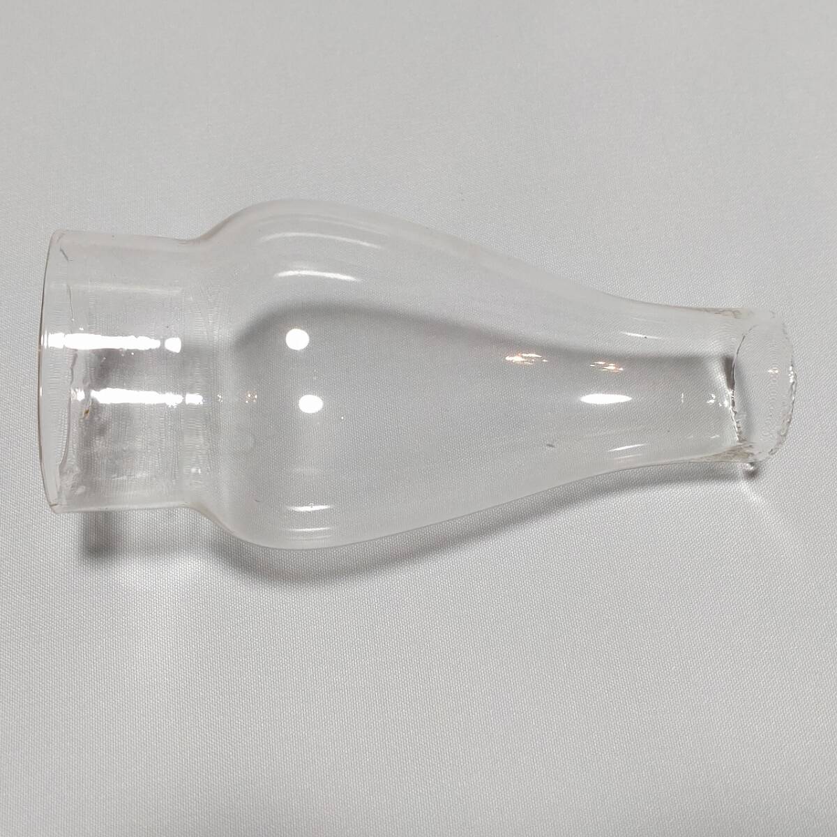 オイルランプのホヤ ガラス製 古硝子 気泡硝子 古道具 レトロ 直径約70㎜ 高さ約148㎜ 口径（内径）上部約28㎜ 下部約54㎜ 【3460】_画像6