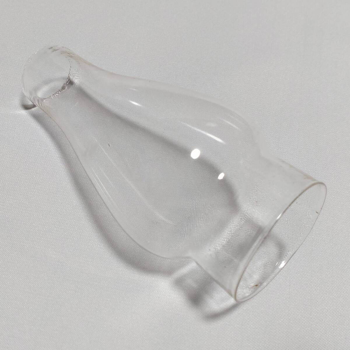 オイルランプのホヤ ガラス製 古硝子 気泡硝子 古道具 レトロ 直径約70㎜ 高さ約148㎜ 口径（内径）上部約28㎜ 下部約54㎜ 【3460】_画像3