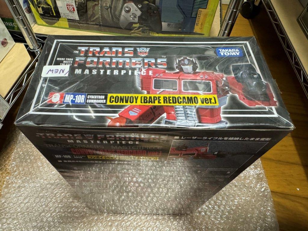 MP-10R コンボイ ベイプ レッドカモ / Optimus Prime Bape Red MP-10R コンボイ ベイプ レッドカモ / Optimus Prime Bape Red