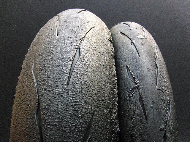 【送料無料★ ※沖縄・離島を除く】中古前後セット!ブリヂストン◎R11. 120/600R17. 180/640R17. RR293:24043の画像1