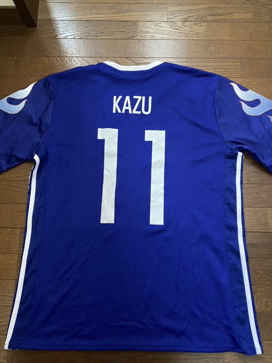 良品 adidas サッカー日本代表 20周年 メモリアル レプリカユニフォーム 11番 KAZU 2XOの画像2