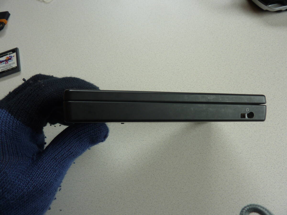 任天堂 DSi ブラック本体とタッチペンが付属します。 簡単な動作確認済みの訳ありジャンク扱い品です！の画像4