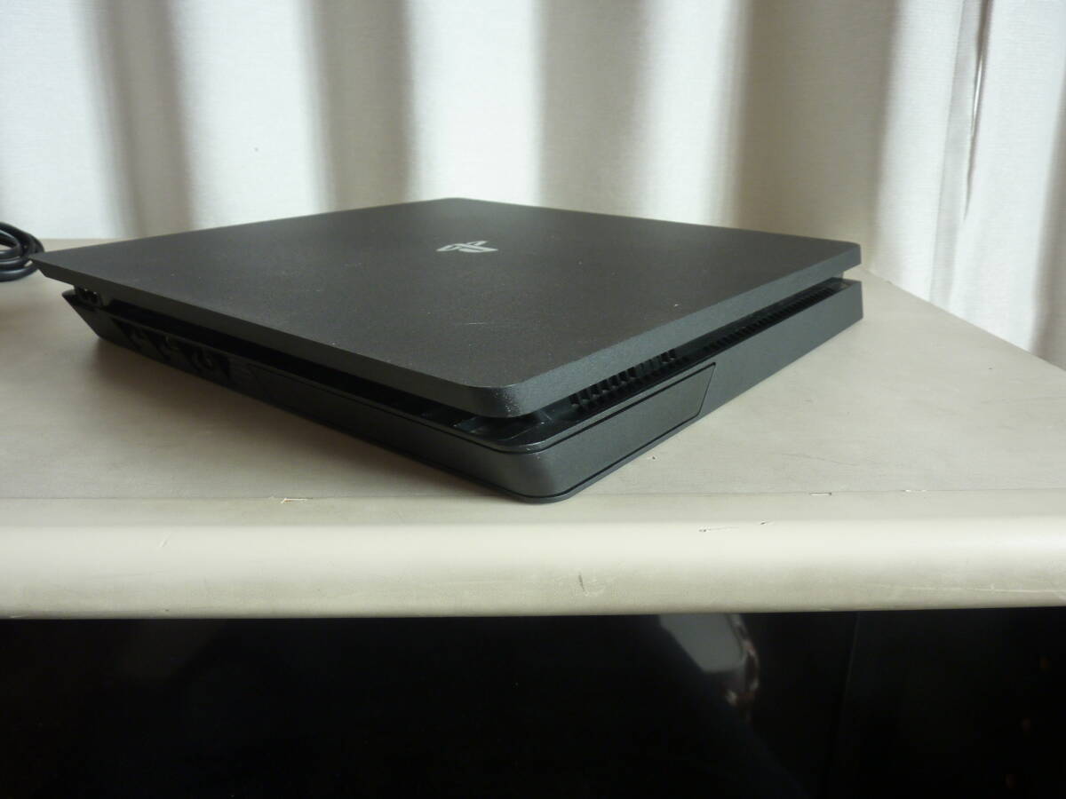 SONY製 PS4 ジェット・ブラック（CUH-2000A 500GBモデル) 本体と付属品等付き 動作確認済みのジャンク扱い品です！_画像8