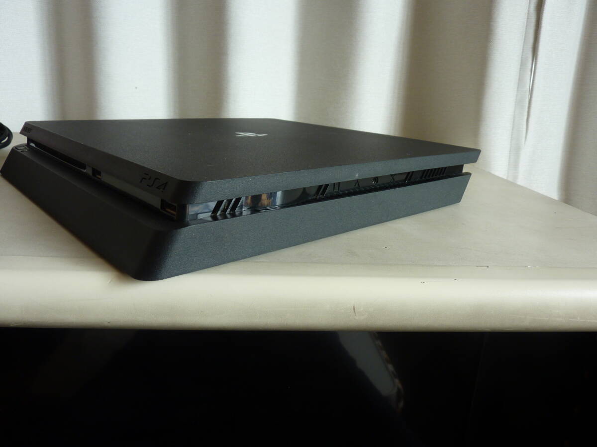 SONY製 PS4 ジェット・ブラック（CUH-2000A 500GBモデル) 本体と付属品等付き 動作確認済みのジャンク扱い品です！_画像6