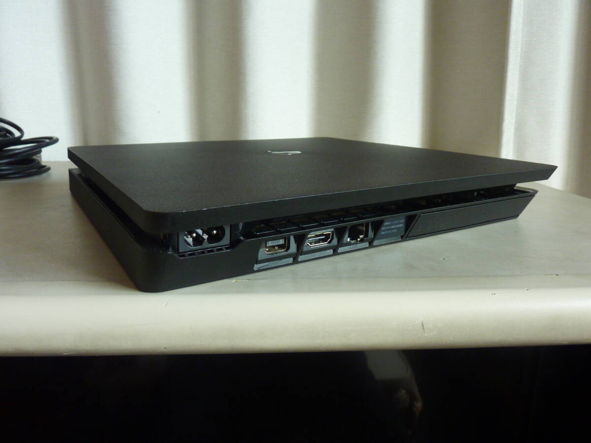 SONY製 PS4 ジェット・ブラック（CUH-2100A 500GBモデル) 本体とコントローラーと付属品等付き 動作確認済みのジャンク扱い品です。_画像7