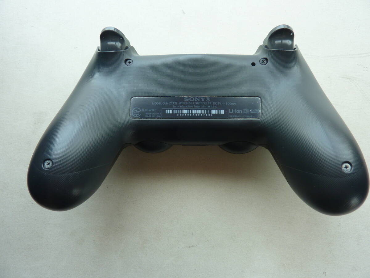 SONY製 PS4 ジェット・ブラック（CUH-2200A 500GBモデル) 本体とコントローラーと付属品等付き 動作確認済みのジャンク扱い品です！_画像9