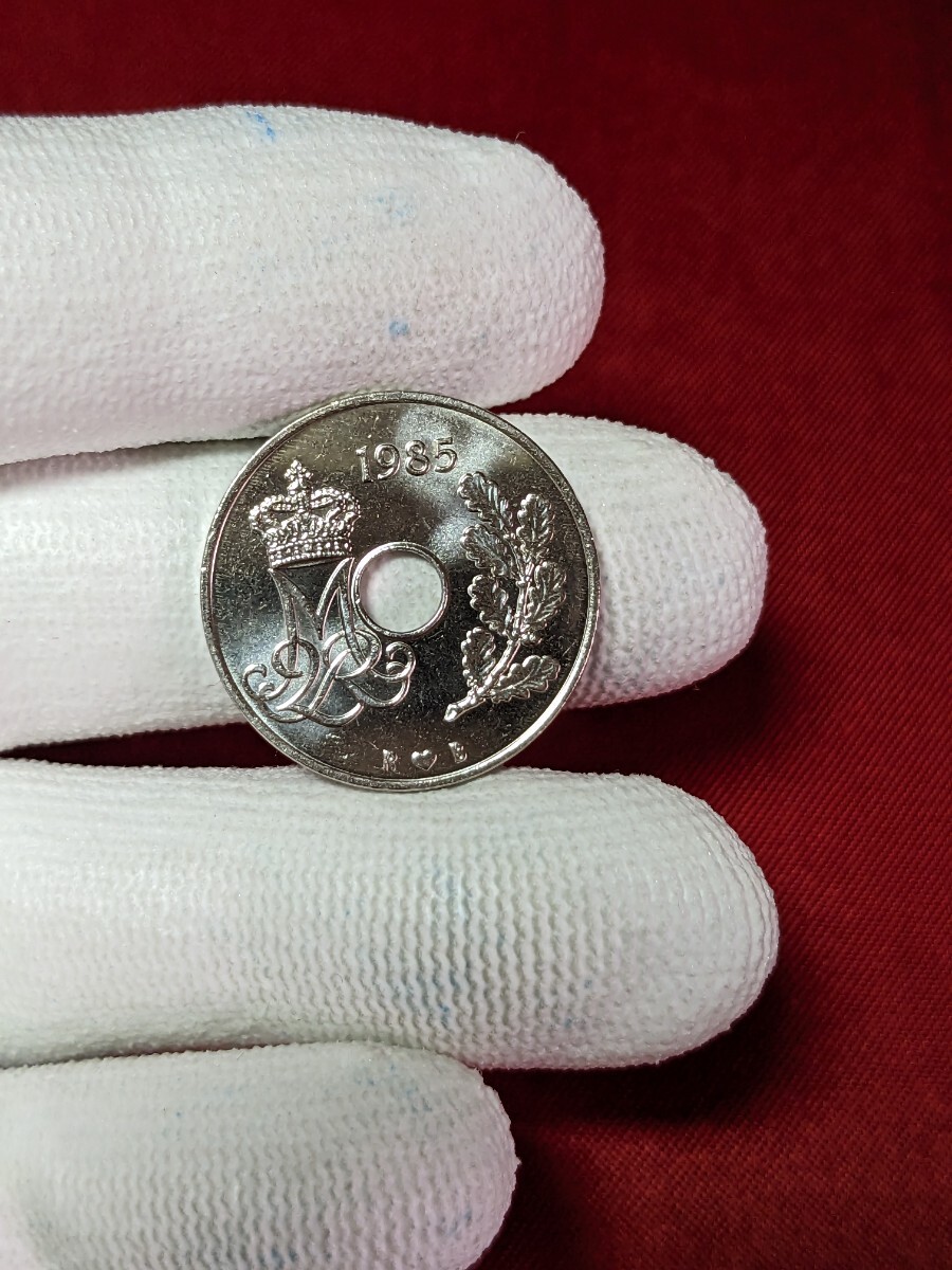 デンマーク　25オーレ白銅貨　1985年　【未使用】　　 　玉ちゃんNo.3360_画像6