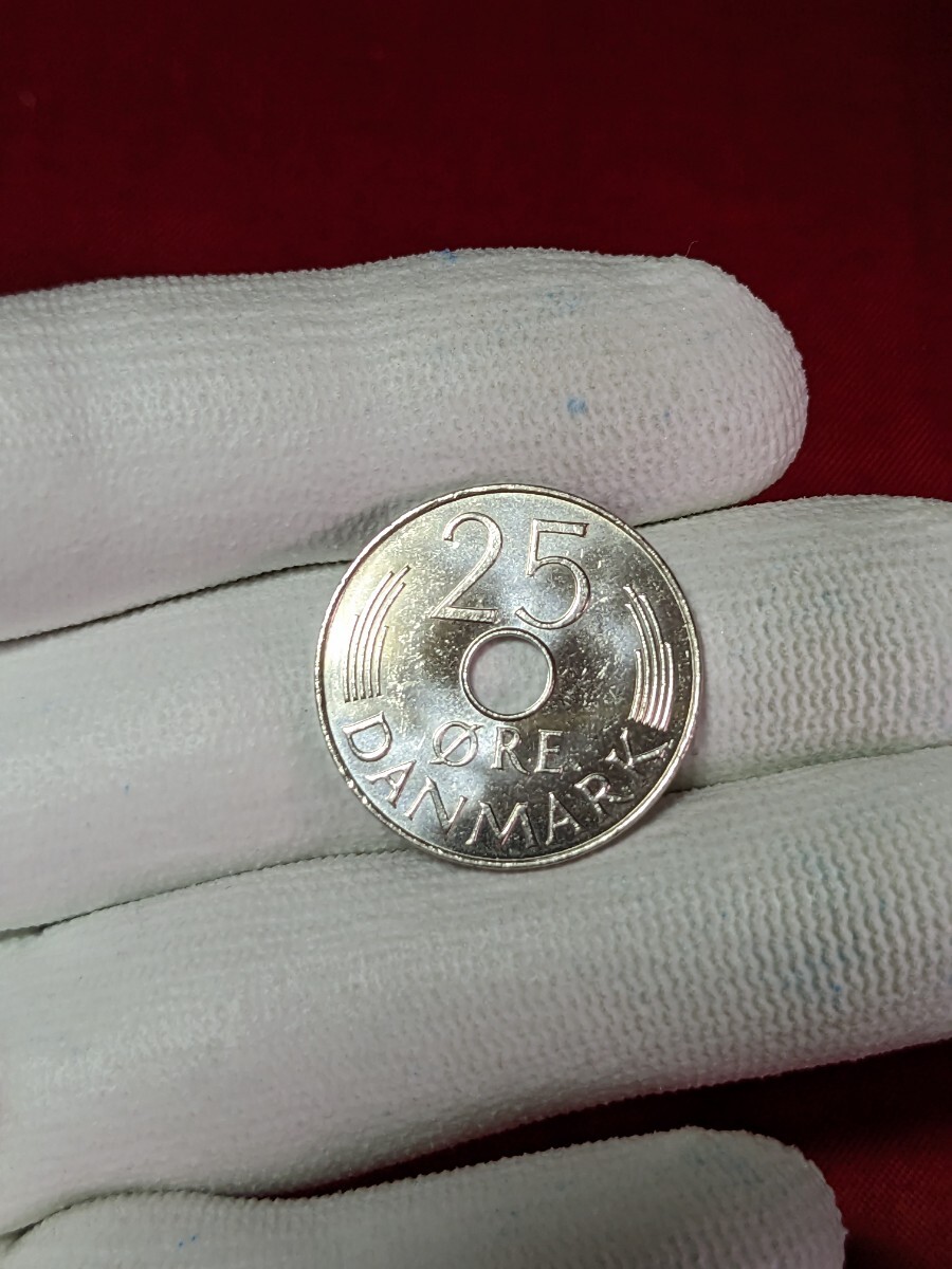 デンマーク　25オーレ白銅貨　1985年　【未使用】　　 　玉ちゃんNo.3360_画像5