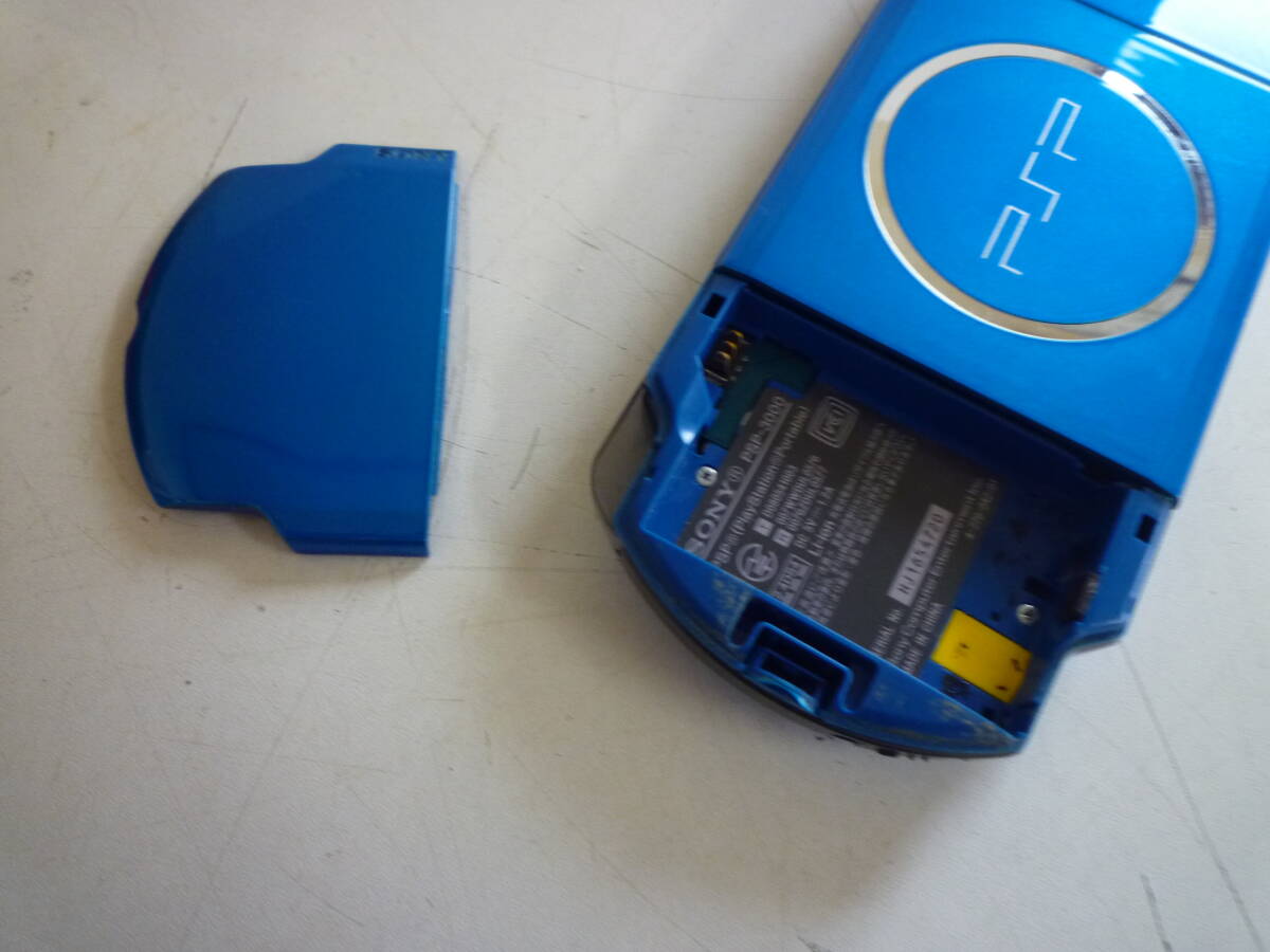 【6-4-9-2Rs】2台 PSP-3000 ブルー、ブラック　ケース付き　SONY PlayStationPortable　本体_画像5