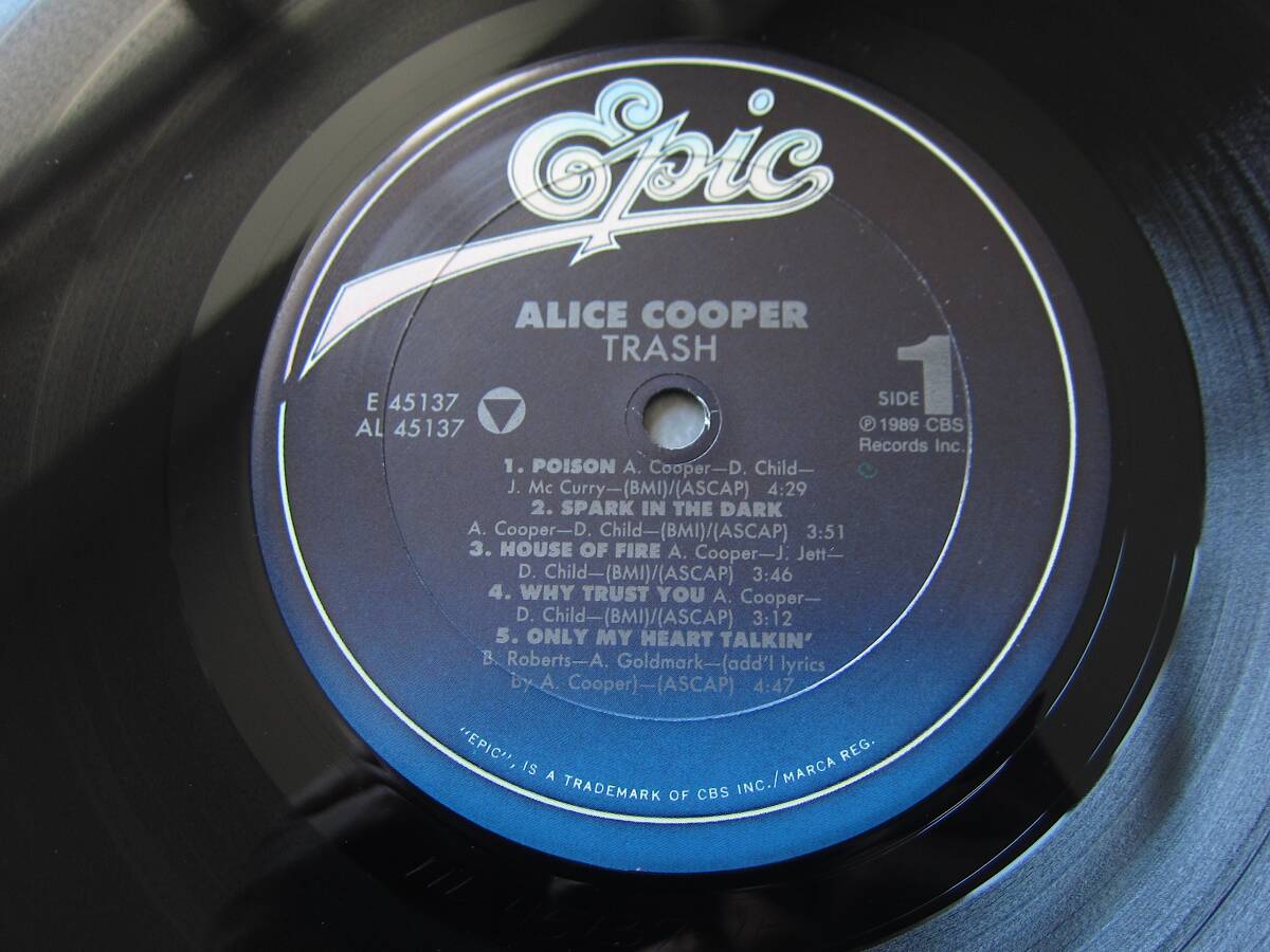 □ ALICE COOPER TRASH レアアナログ米盤オリジナルシュリンク＆ステッカー美盤！両面STERLING刻印 BON JOVI AEROSMITH WINGERの画像5