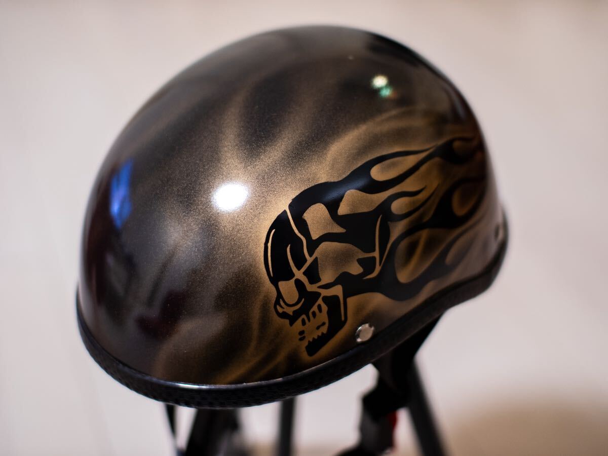 ダックテール ヘルメット 装飾用 黒×ゴールドドクロフレアバイク ハーレー ドラッグスター バルカン レブル マグナの画像2