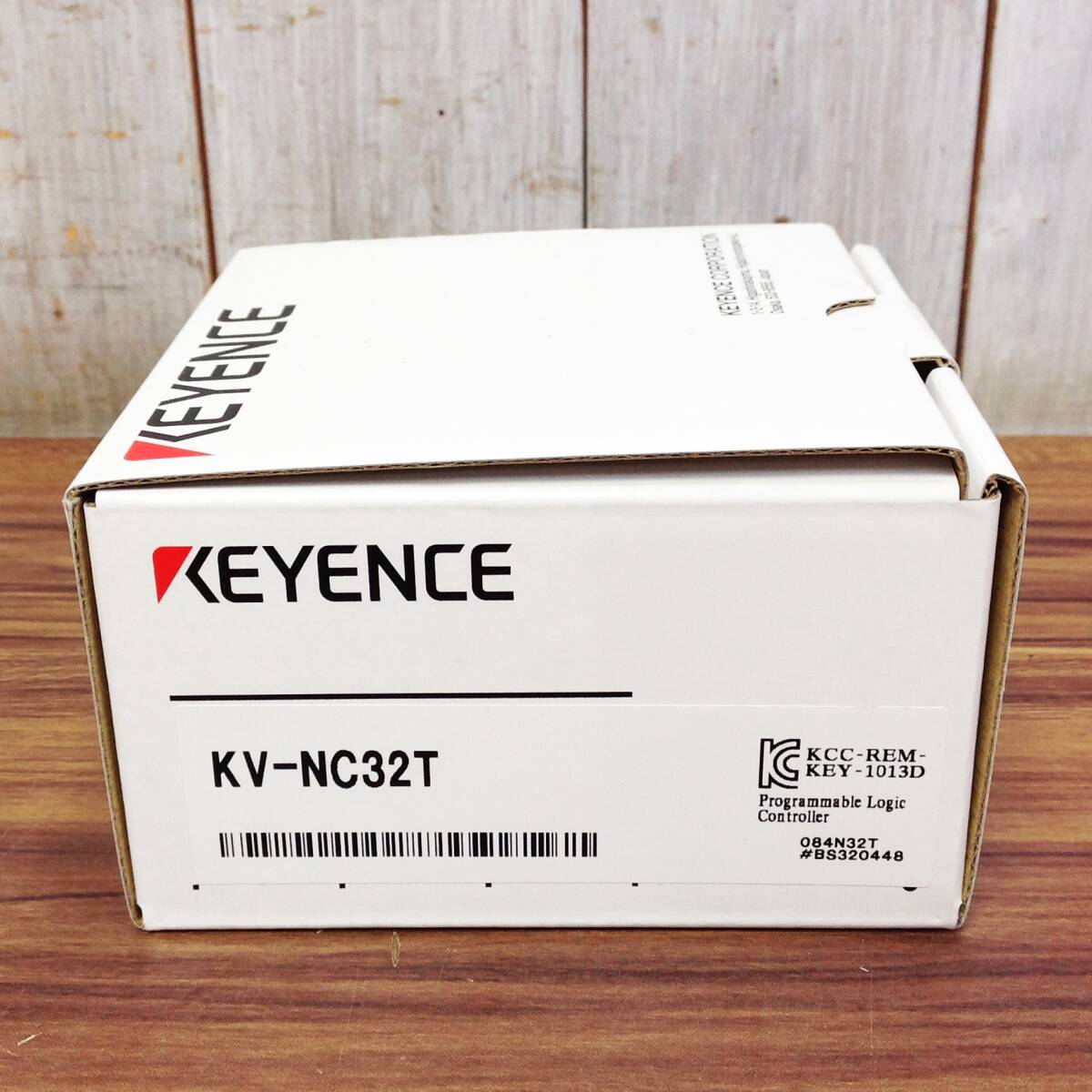 ●【TH-2260】未使用 KEYENCE キーエンス 基本ユニット 32点タイプ 入力16点／出力16点 KV-NC32T 【レターパックプラス・送料520円可】の画像1