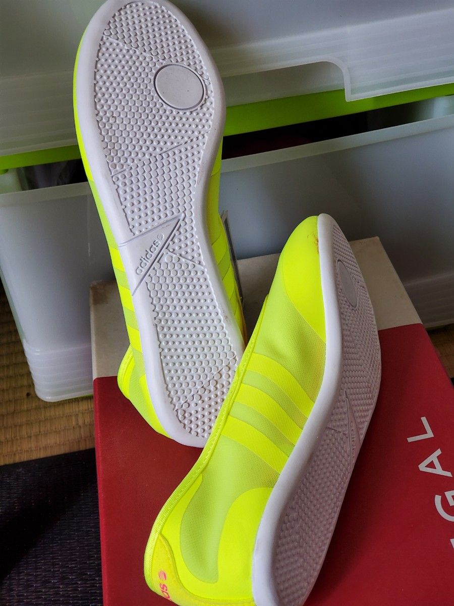 タグ付き新品未使用。adidas/アディダス スニーカー、スリッポン。買い得です。パンツ&スカートOKd(⌒ー⌒)!値下げ。