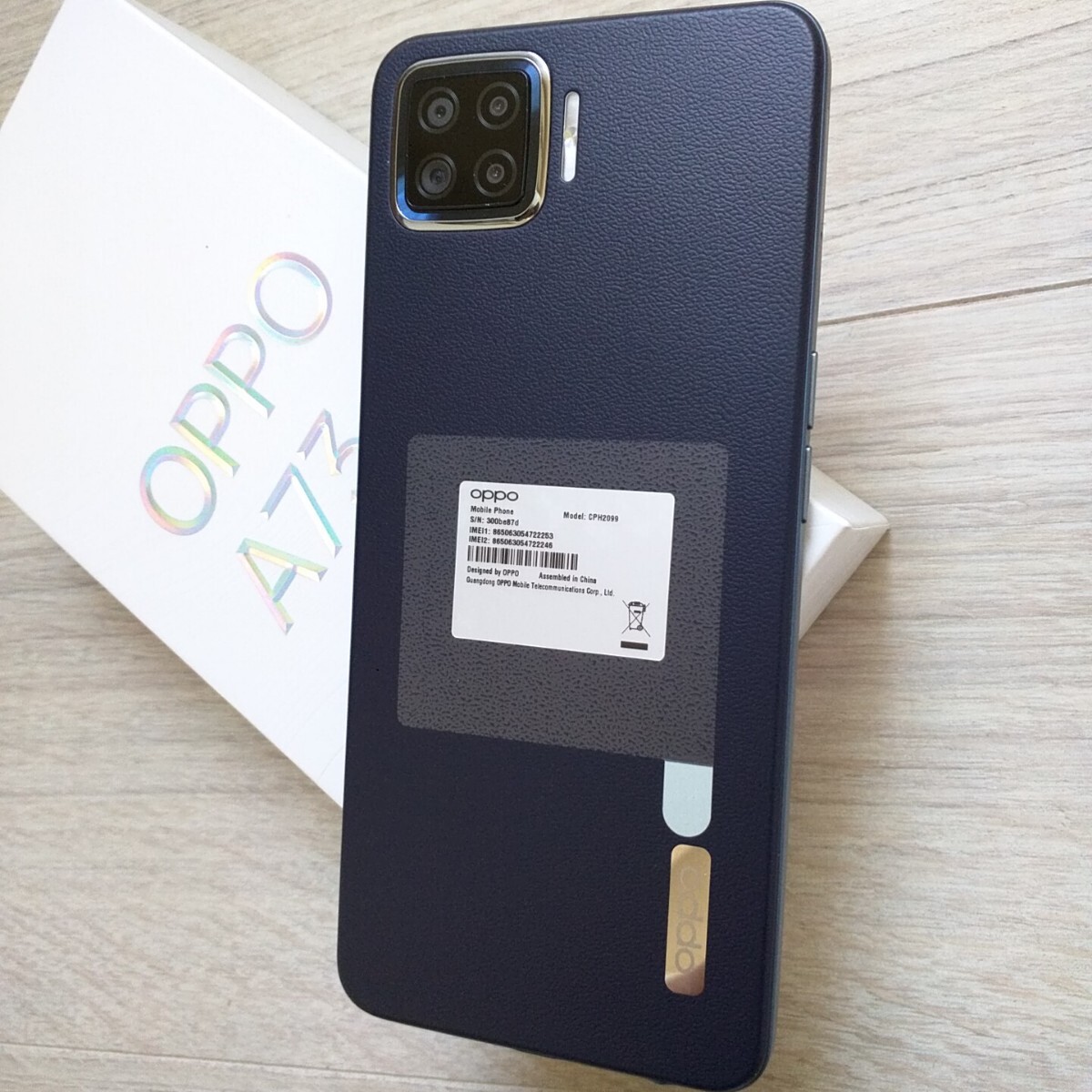 すぐに即決！ OPPO A73 シックなネイビー 美品だと思います。。 薄型スマホ Android11  デュアルsim  電池も良好  無印版の画像2
