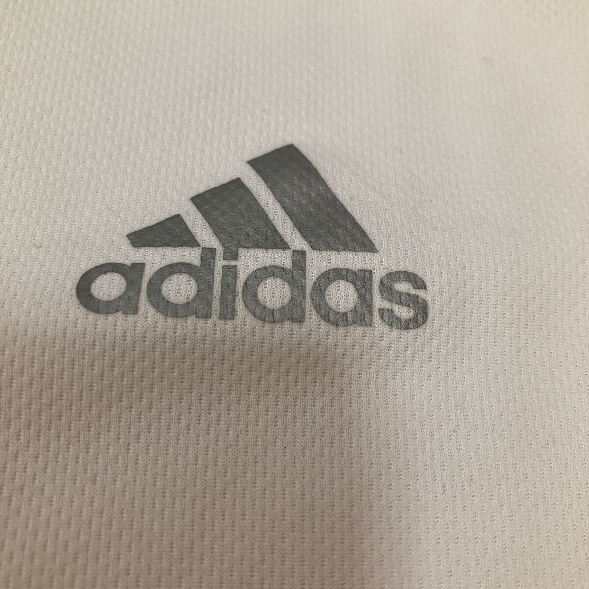 adidas 半袖Tシャツ SIZE L 白 スポーツに最適！肩と脇がメッシュで涼しいデザインです！_画像2