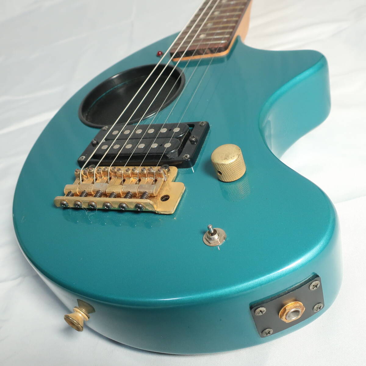 FERNANDES ZO-3 エレキギター ケース付き メタリックブルー(深いシアン系) フェルナンデス 楽器/140サイズの画像6