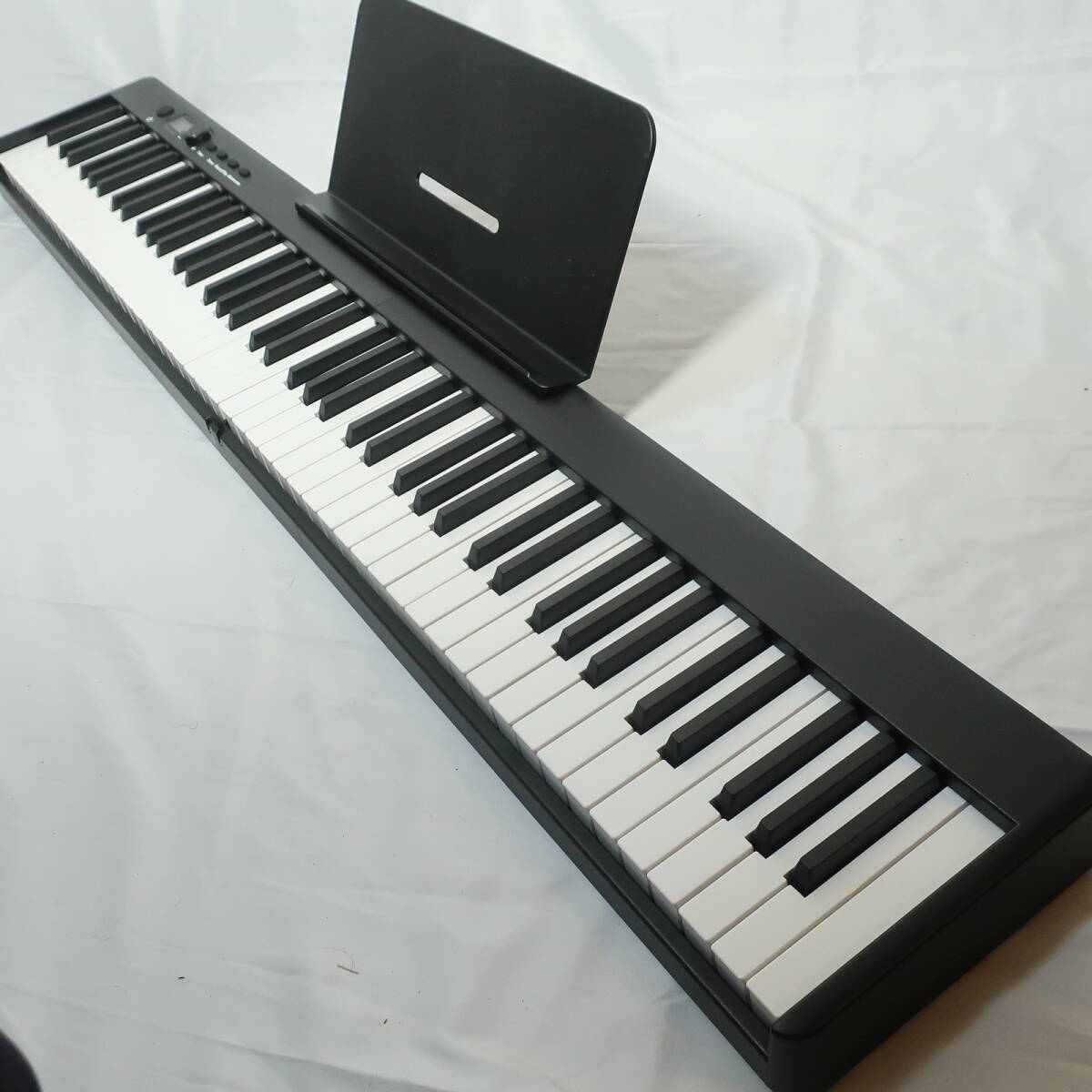 折りたたみ式キーボード 88鍵盤 2021年製 ケース付き 電子ピアノ 美品 楽器/120サイズ_画像3
