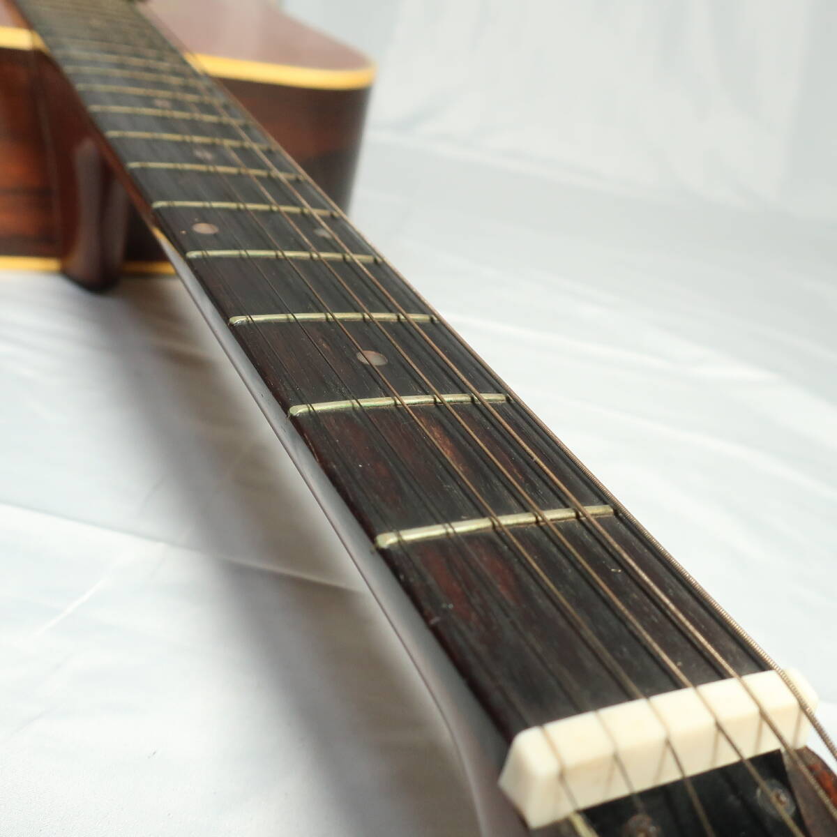 ARIA W-200 アコースティックギター ハードケース付き ドレッドノートタイプ アリア 楽器/180サイズ_画像6