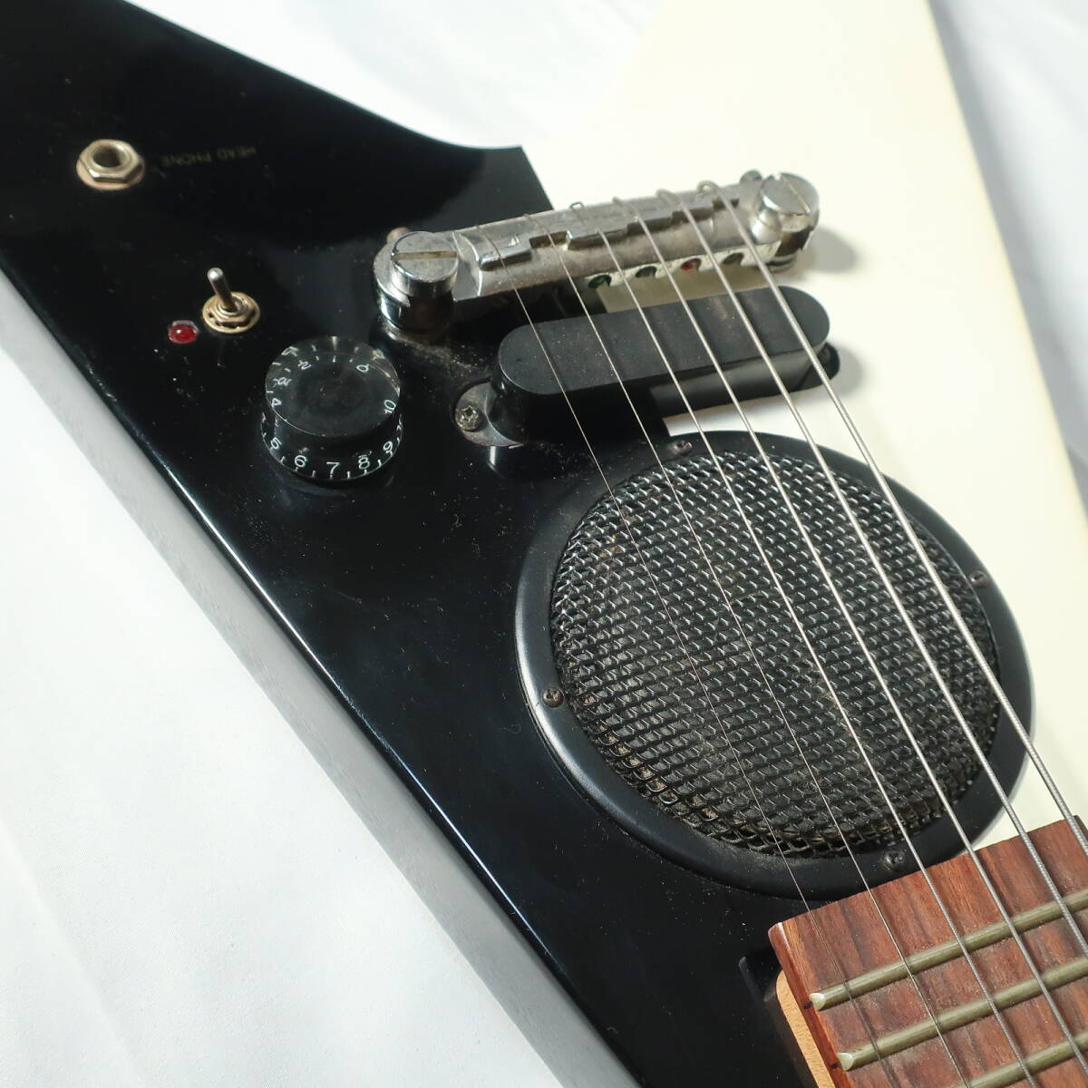 K Garage Junior フライングV アンプ内臓 ミニエレキギター ソフトケース付 楽器/140サイズの画像6