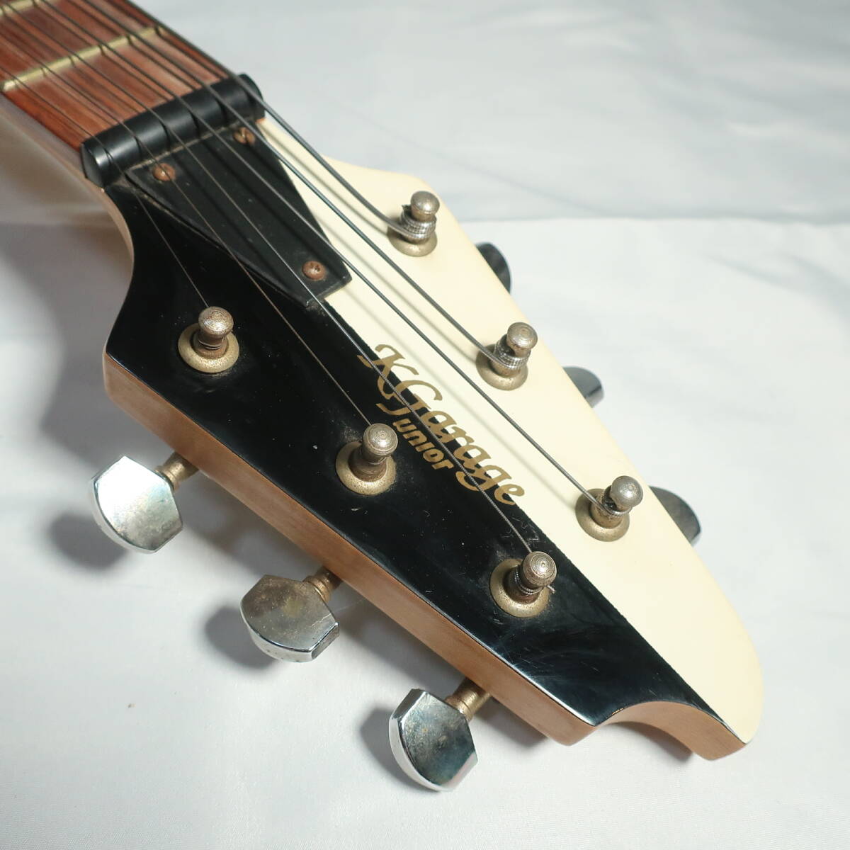 K Garage Junior フライングV アンプ内臓 ミニエレキギター ソフトケース付 楽器/140サイズの画像3