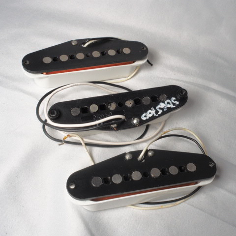 エレキギター用 ピックアップ ストラトタイプ シングルコイル ケース付き メーカー不明 楽器/60サイズの画像3