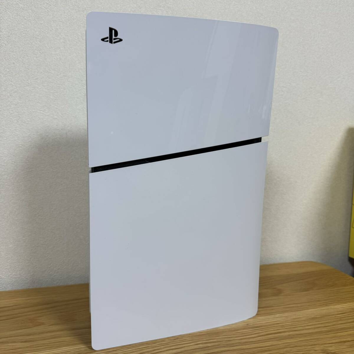 【美品】 PS5 Slim本体 プレイステーション5 最新型 CFI-2000A01 ディスクドライブ搭載モデル 付属品完備 ソニー SONY PlayStation 5の画像3