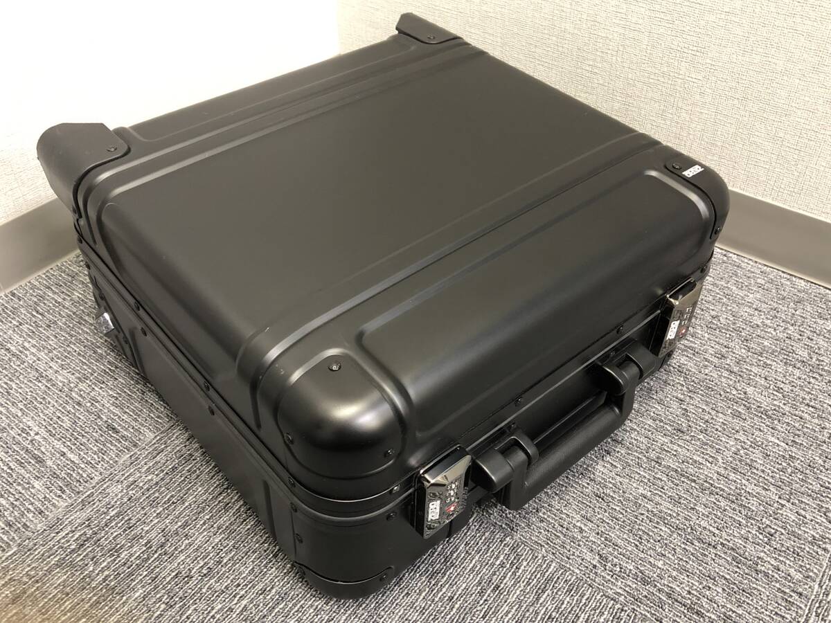 ZERO HALLIBURTON ゼロ ハリバートン 2輪スーツケース 型番 ZERO HALLIBURTON ゼロ ハリバートン 2輪スーツケース 型番