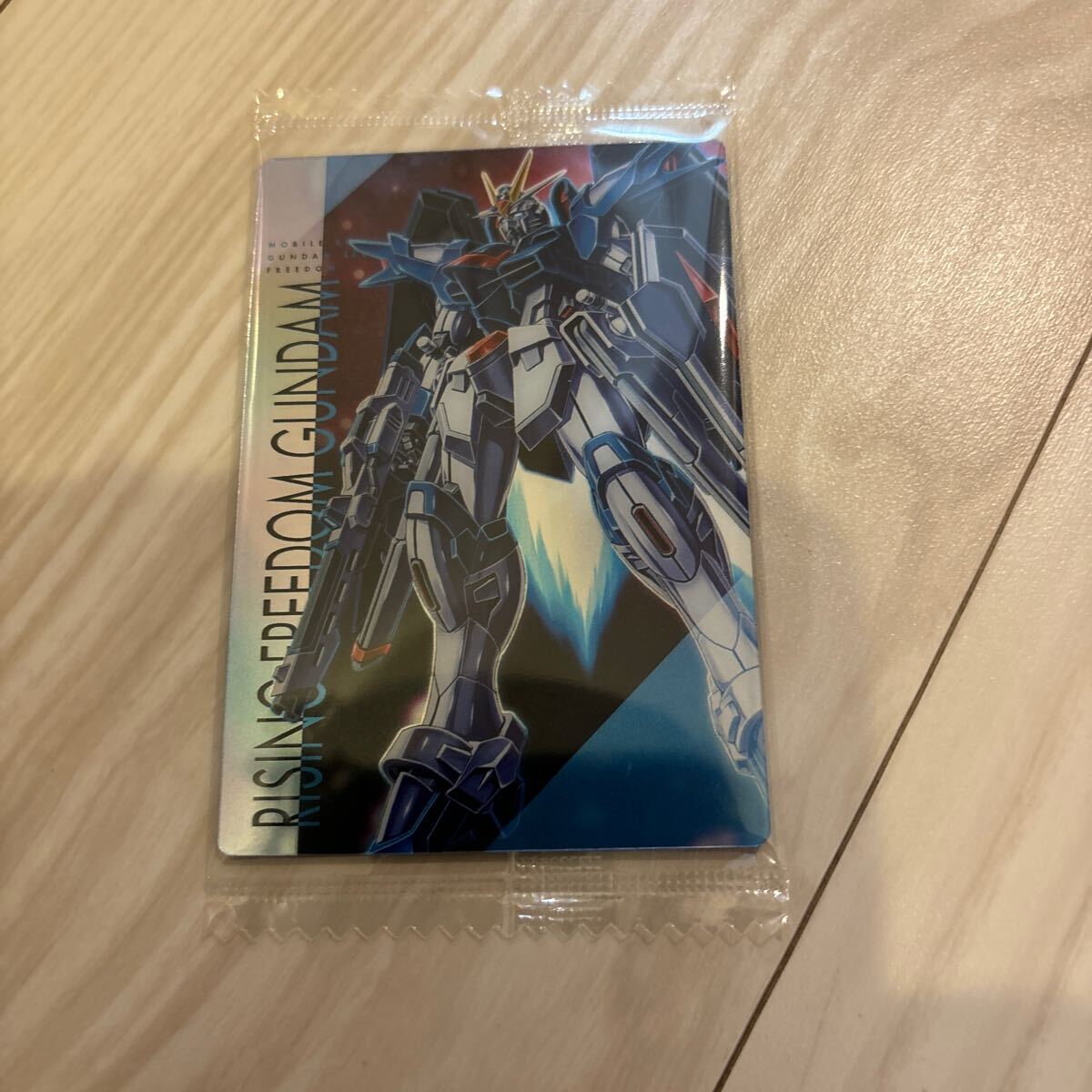 新品未開封　劇場版 機動戦士ガンダムSEED FREEDOM ガンダムシードフリーダム ウエハースカード ライジングフリーダムガンダム　N_画像1