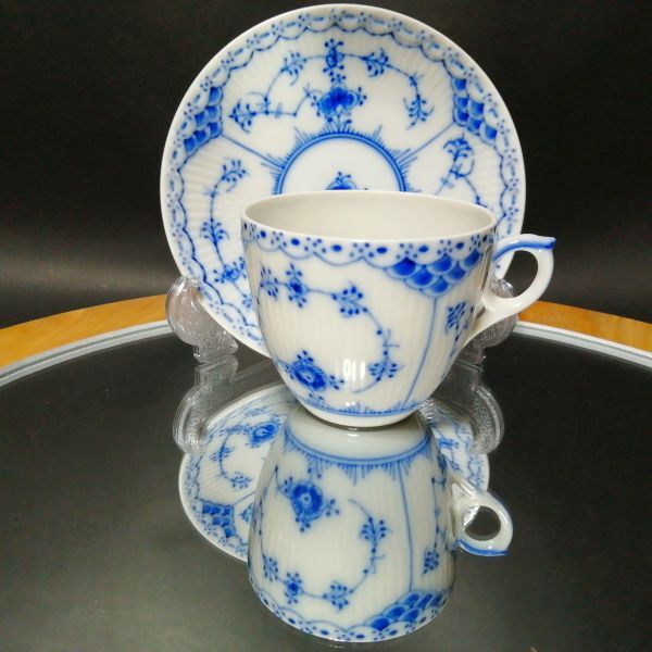 DENMARK印有 美品◇自宅保管 ロイヤルコペンハーゲン ブルーフルーテッド ハーフレース カップ＆ソーサー ROYAL COPENHAGEN D_画像1