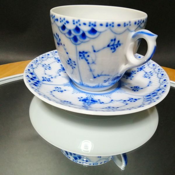 DENMARK印有 美品◇自宅保管 ロイヤルコペンハーゲン ブルーフルーテッド ハーフレース カップ＆ソーサー ROYAL COPENHAGEN C