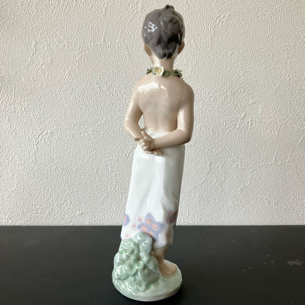 ●名門 リヤドロ LLADRO【ハワイアン 男の子】フィギュリン/陶器人形/スペイン製/ハンドメイド/中古/陶磁器/花びら欠け有の画像5