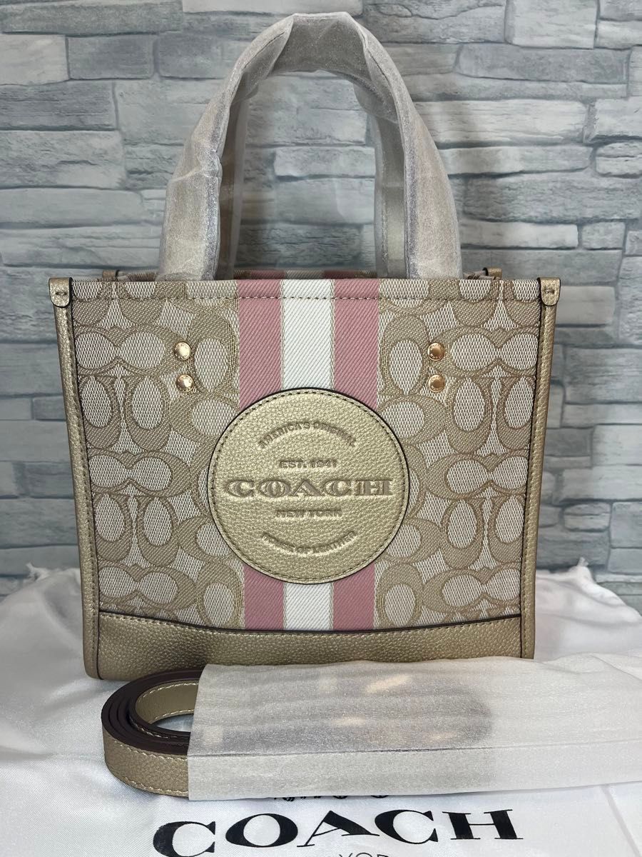 新品未使用 COACH デンプシー トートバッグ22 シグネチャージャカード