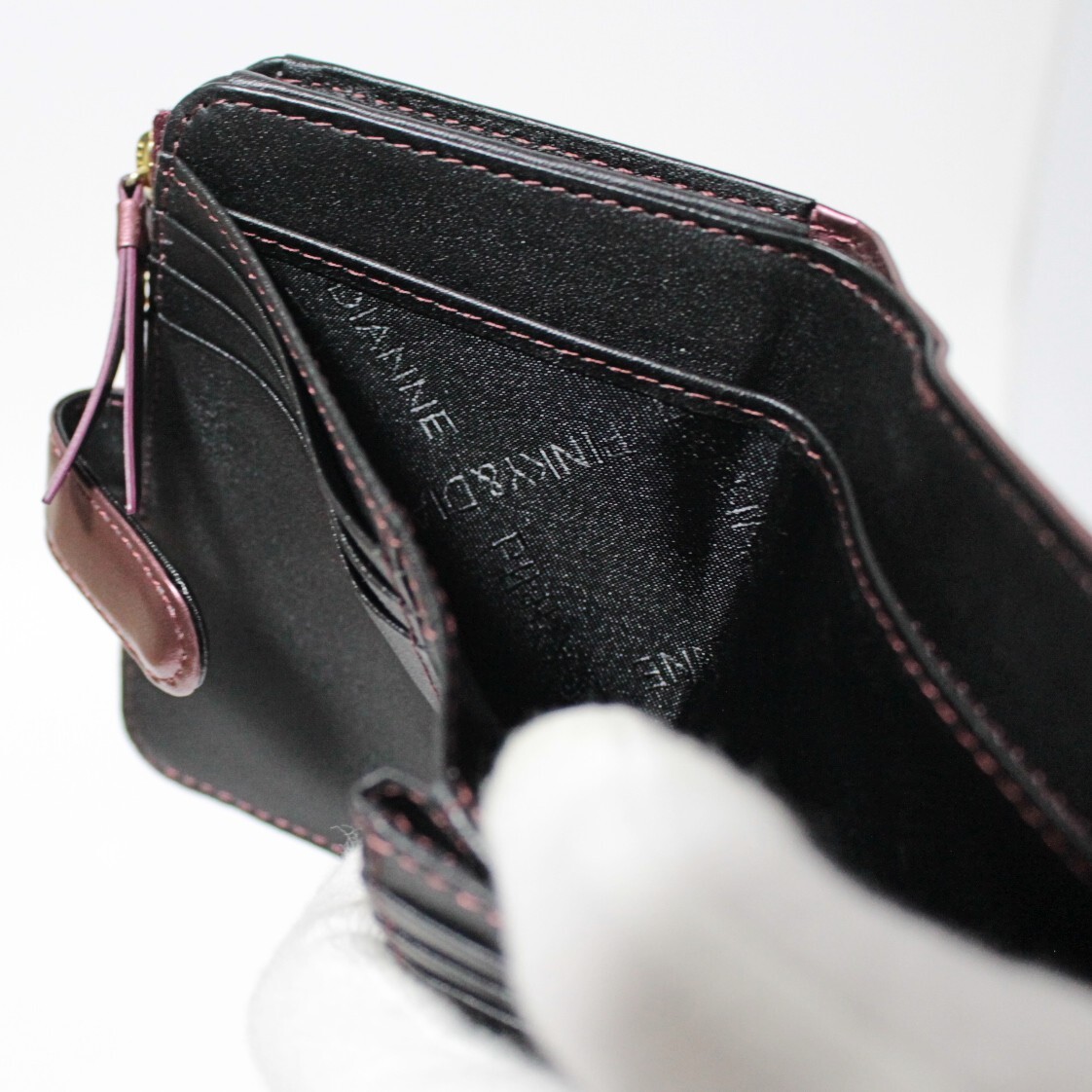 新品 ピンキーアンドダイアン ジオメトリック デボスロゴ総柄 大容量 スナップボタン二つ折り財布　Ｋ3567_画像8
