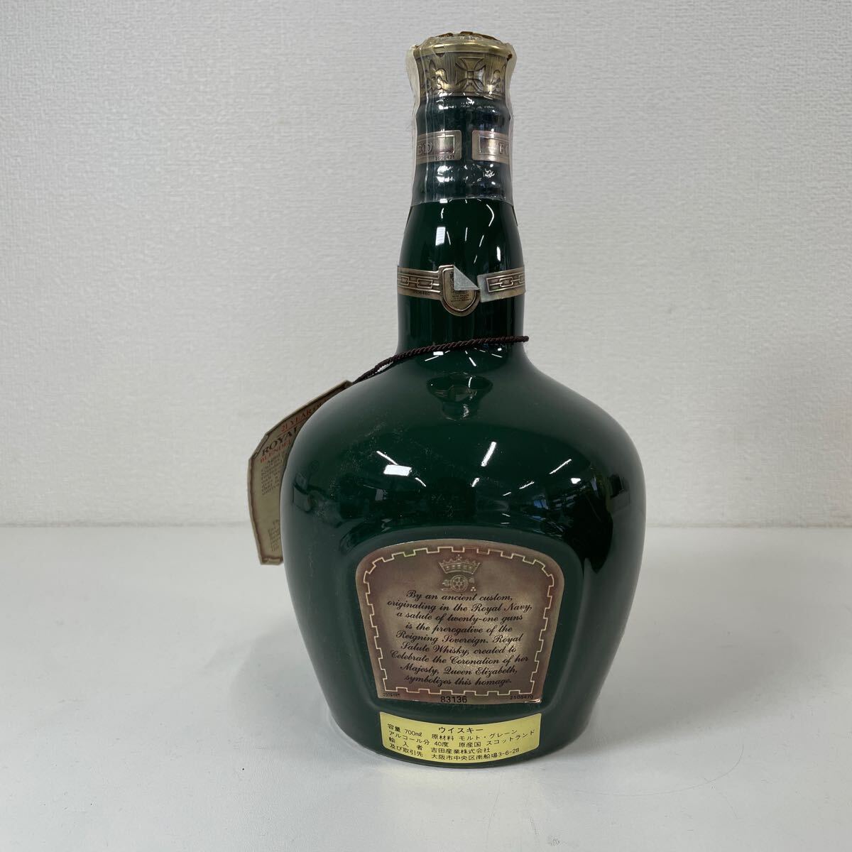 Z◎ 未開栓 ROYAL SALUTE SCOTCH WHISKY ロイヤルサルート 21年 緑色ボトル 陶器ボトル 700ml 43% 本体重量約1250g ウイスキー 古酒 美品_画像3