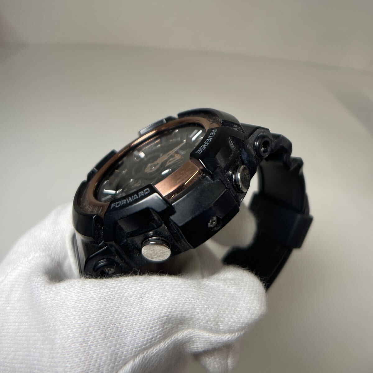G◎ CASIO カシオ G-SHOCK ジーショック 腕時計 GA-200RG-1A クオーツ アナデジラウンド ブラックブロンズ 樹脂ベルト 稼働品 埃汚れ有りの画像4