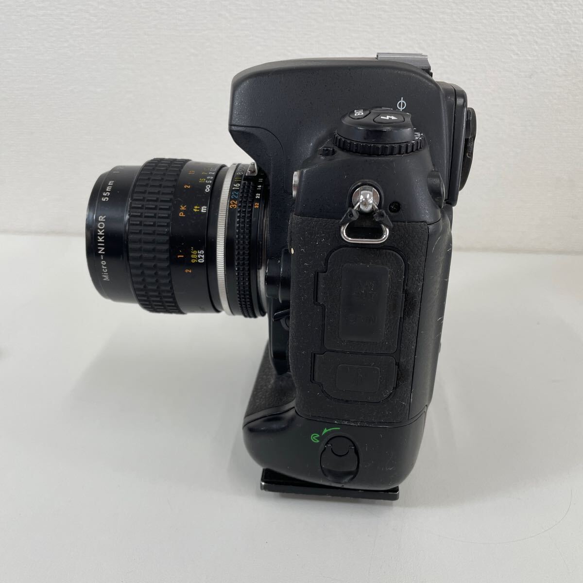 G◎ Nikon ニコン D2X デジタルー眼 ボディ 動作確認済 QUICK CHARGER MH-21 充電器 クイックチャージャー Micro NIKKOR 55mm 1:2.8 凹み有の画像6