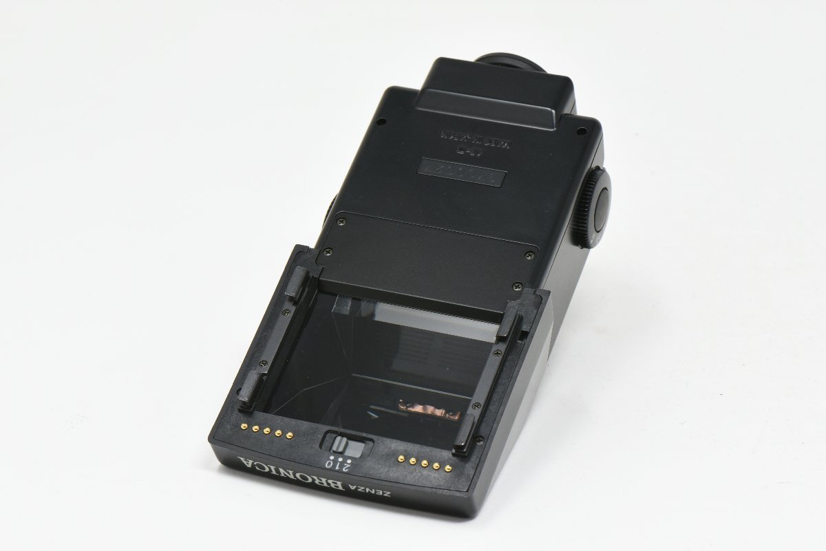 BRONICA ETRSi AE III 本体 / ZENZANON-PE 75mm f2.8 標準レンズ付き ※通電確認済み、現状渡し。の画像8