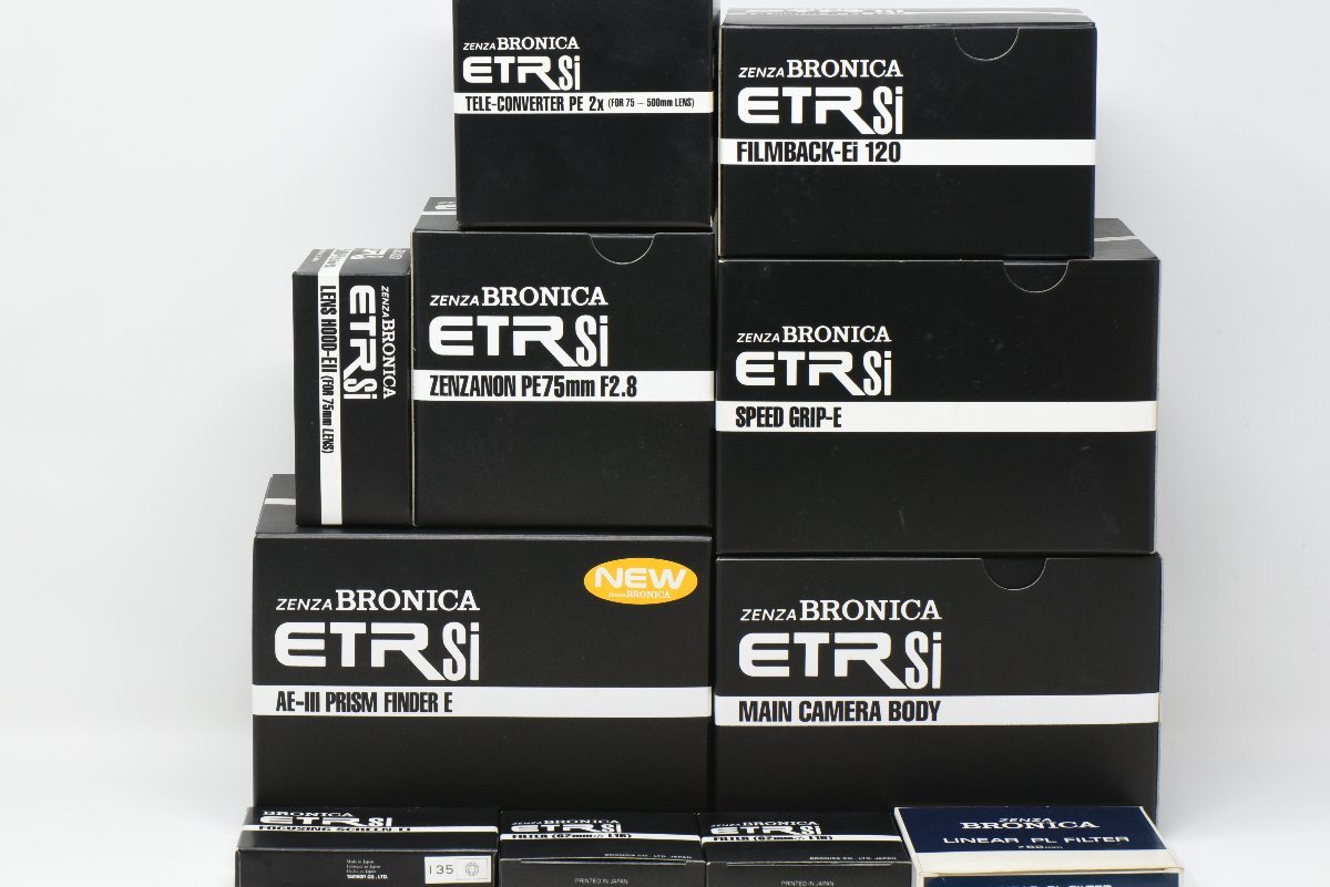 BRONICA ETRSi AE III 本体 / ZENZANON-PE 75mm f2.8 標準レンズ、アクセサリー付き ※通電確認済み、現状渡し。の画像1