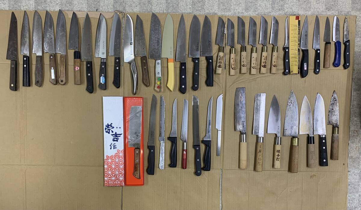 まとめて 43本 洋包丁 出刃包丁 パン包丁 ペティナイフ 他色々 包丁 料理包丁 調理包丁 調理器具 現状品 ①