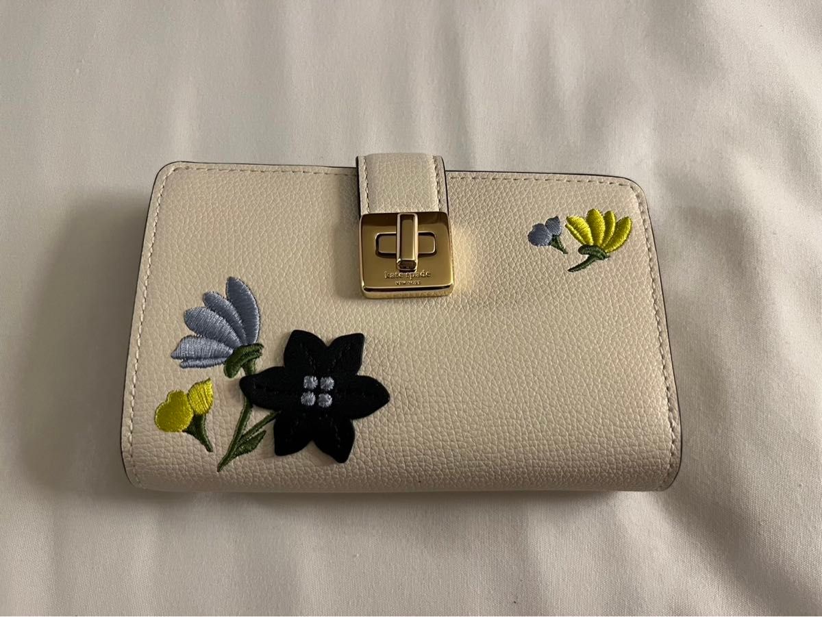 ケイトスペード　kate spade new york  春の新作　財布 ウォレット　花柄 二つ折り 二つ折り財布 レザー